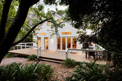 White Cottage - Pubs and Clubs 3