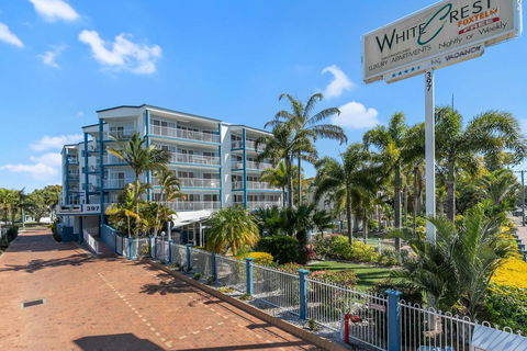 White Crest Luxury Apartments - Pubs and Clubs 0