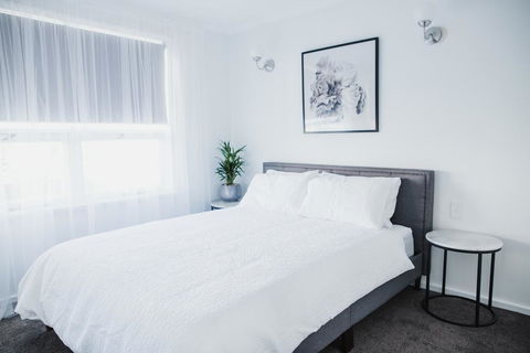 White On Wright Clare - Pubs and Clubs 3