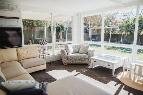 White On Wright Clare - Pubs and Clubs 2