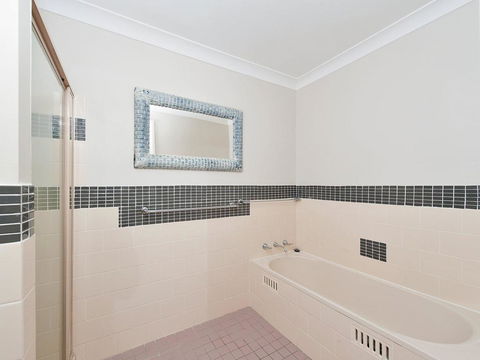 White Sands @ Fingal Bay - Pubs and Clubs 1