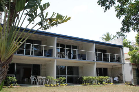 Whitehaven Beachfront Holiday Units - Pubs and Clubs 0