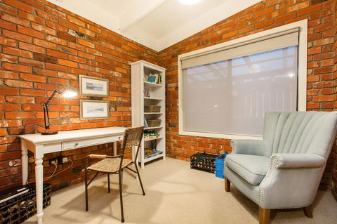 Whitewood Cottage - Secluded Spa - Pubs and Clubs 2