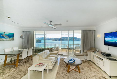 Whitsunday Apartment 1306 - Pubs and Clubs 3