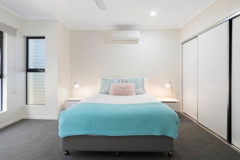 WHITSUNDAY Brand New Townhouse Close To Boardwalk - Pubs and Clubs 2