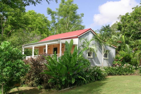Whitsunday Cane Cutters Cottage - Go Out 0