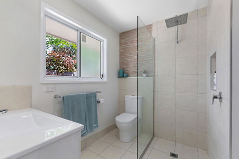 Whitsunday Palms - Pubs and Clubs 3