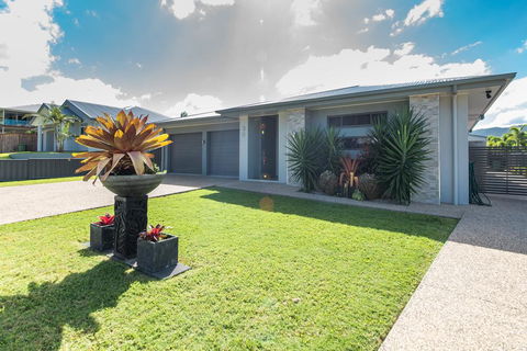 Whitsunday Sands - Pubs and Clubs 2