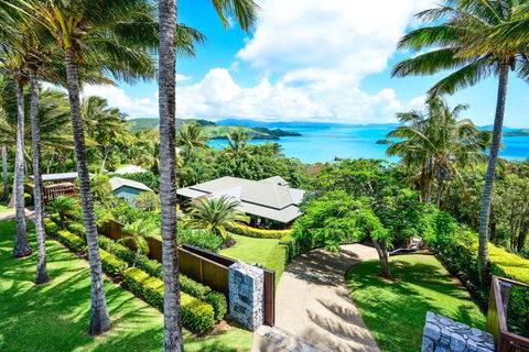 Whitsunday Waters On Hamilton Island - Pubs and Clubs 1