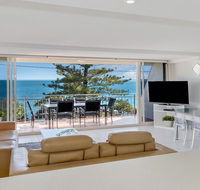 Wickham Point Unit 2 44 Victoria Tce Kings Beach - Pubs and Clubs