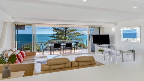 Wickham Point Unit 2, 44 Victoria Tce, Kings Beach - Pubs and Clubs 0