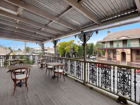 William Arnott Hotel - Pubs and Clubs 1