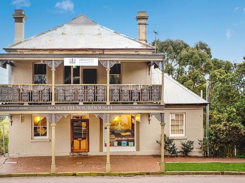 William Arnott Hotel - Pubs and Clubs 0