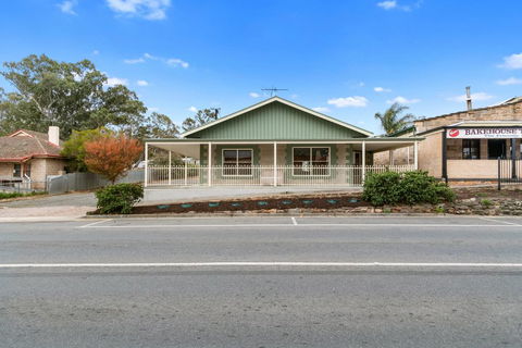 Williamstown Bed And Breakfast - Pubs and Clubs 1