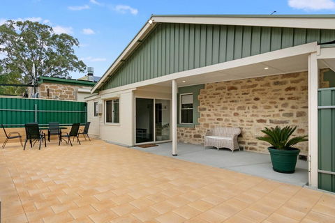 Williamstown Bed And Breakfast - Pubs and Clubs 3