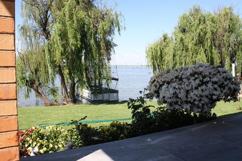 Willow Island - Waterfront - Pubs and Clubs 1