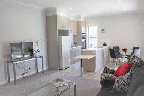 Willow Island - Waterfront - Pubs and Clubs 3