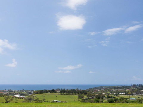 Willowview - Coastal Retreat, Stunning Views - Pubs and Clubs 1