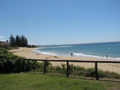 Wilson Ave Unit 2, 13 Wilson Ave - Pubs and Clubs 0