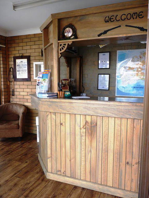 Winchester Motel - Pubs and Clubs 3