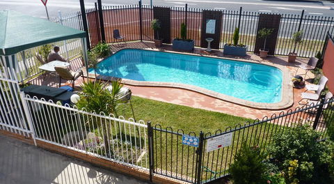 Winchester Motel - Pubs and Clubs 1