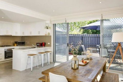 Windella Escape - Pubs and Clubs 2