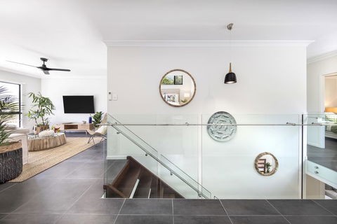 WINDFALL IN PALM COVE - Pubs and Clubs 2