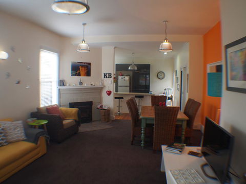 Windsor Cottage - Pubs and Clubs 2