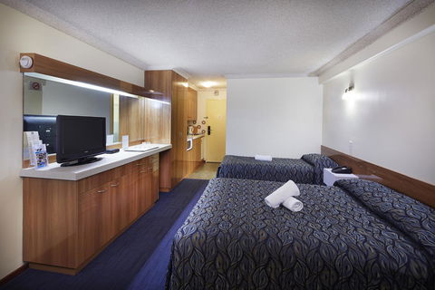 Windsor Lodge - Pubs and Clubs 2