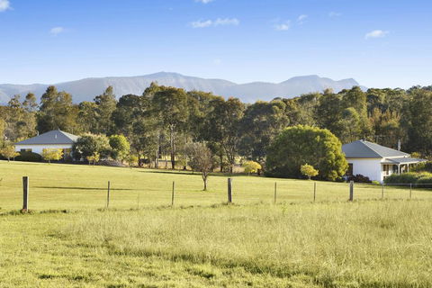 Windsors Edge Cottage Pokolbin - Pubs and Clubs 1