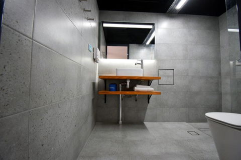 Winsor Park Motor Inn - Pubs and Clubs 1