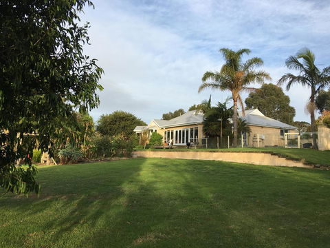 Wonderland Hobby Farm - Pubs and Clubs 0