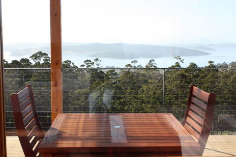 Woodbridge Hill Hideaway - Pubs and Clubs 2