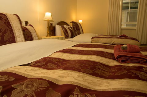 Wooleen Station - Pubs and Clubs 1