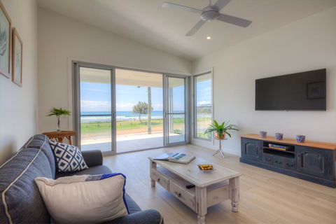 Woolgoolga By The Sea - Pubs and Clubs 0