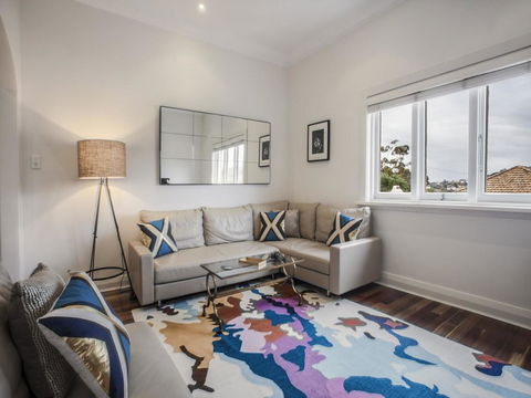 Woollahra Roslyndale Avenue - Pubs and Clubs 0