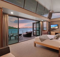 Yacht Club Villa 33 - Serenity - 4 Bedroom 4 Bathroom House Ocean Views 2 Buggies - Pubs and Clubs