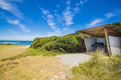 Wytonia Beachfront Accommodation - Pubs and Clubs 2