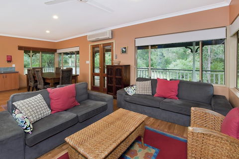 Yallingup Forest Resort - Pubs and Clubs 1