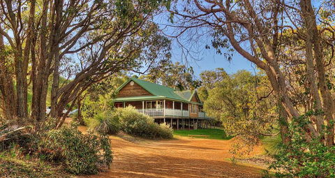 Yallingup Forest Resort - Pubs and Clubs 0