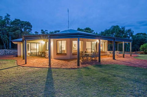 Yallingup Pet Friendly Bush Retreat - Pubs and Clubs 0