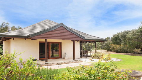 Yallingup Retreat - Pubs and Clubs 2
