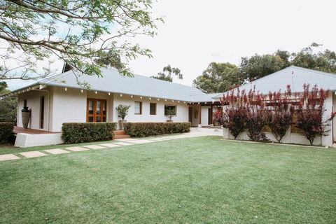 Yallingup Villas - Pubs and Clubs 0