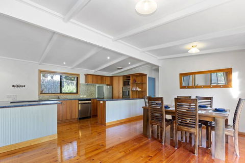 YARRABEE - The Perfect Getaway! - Pubs and Clubs 1