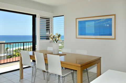 Your Home From Home With Ocean Views - Pubs and Clubs 1