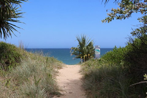 Zaffiro Beach House - Pubs and Clubs 3