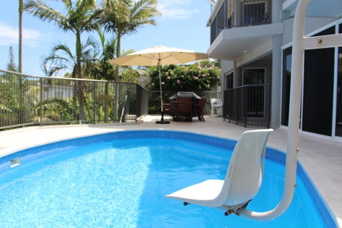 Zaffiro Beach House - Pubs and Clubs 1