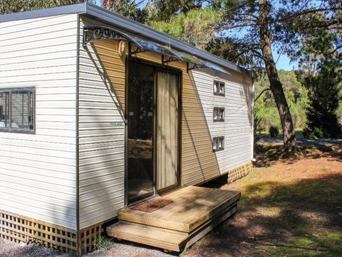 Zeehan Bush Camp - Pubs and Clubs 0