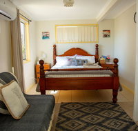 Zen Escape Guest House - Pubs and Clubs