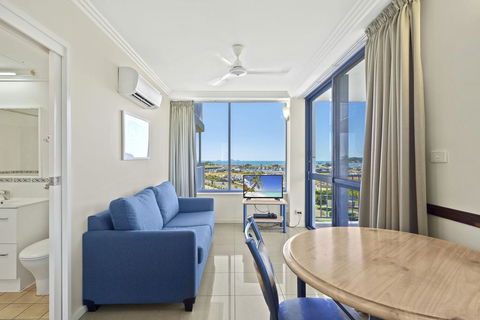 AirliediseNO Hills5min Walk 2 Port Of Airlie/Ferry TerminalWiFiNetflix - Pubs and Clubs 3